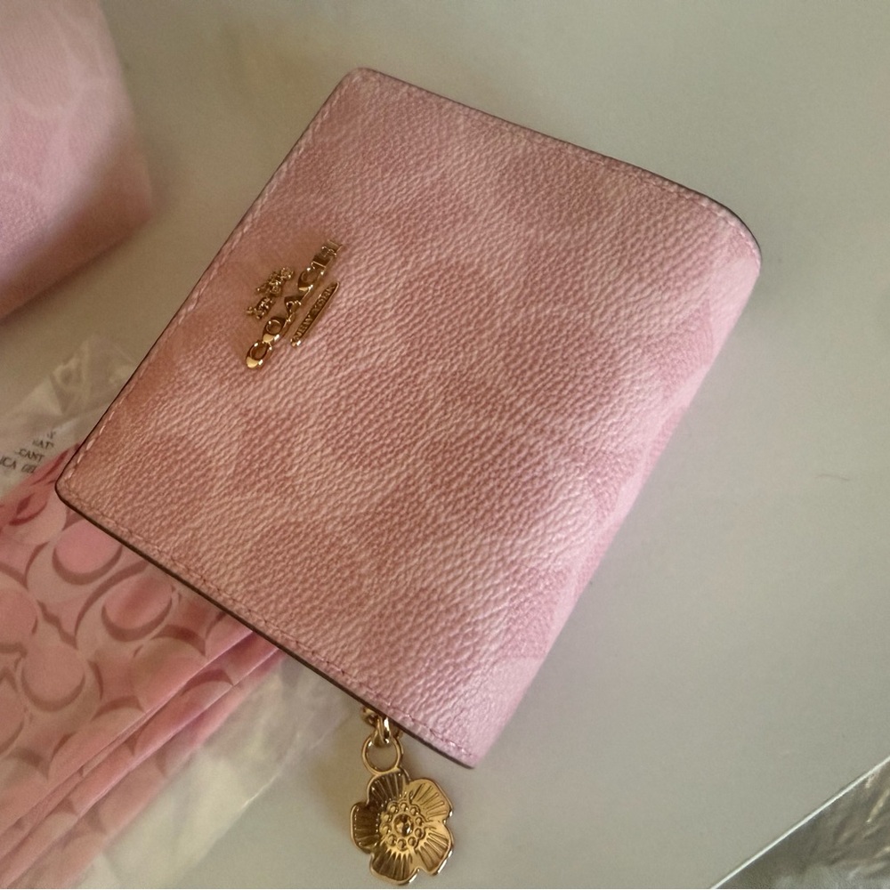 Coach Powder Pink Laurel bag, matching wallet, passport holder, bandeau set! - Picture 4 of 10